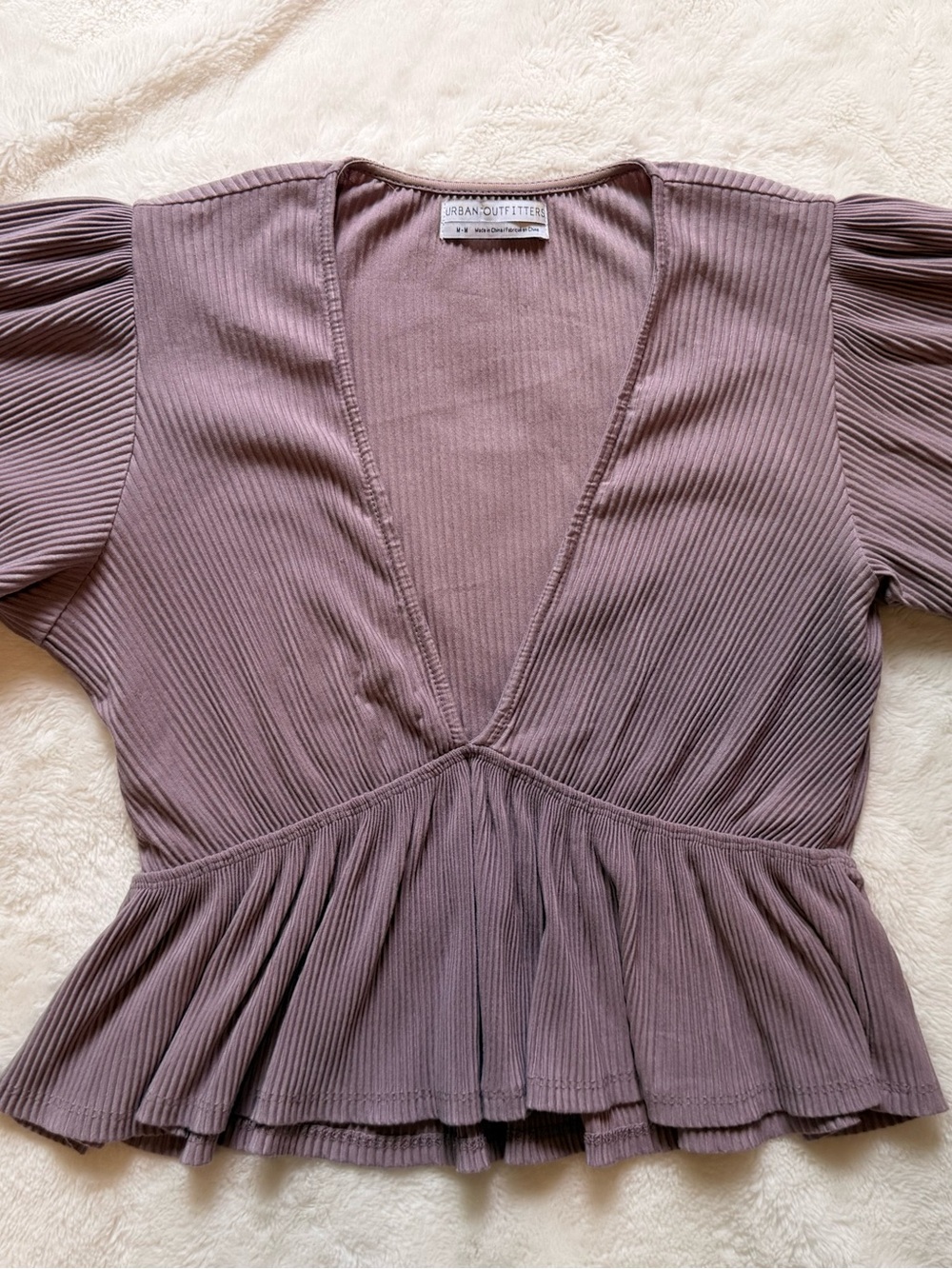 Urban Outfitters Mauve Ribbed V‑Neck Peplum Top